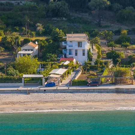 Aridas At The Apartment